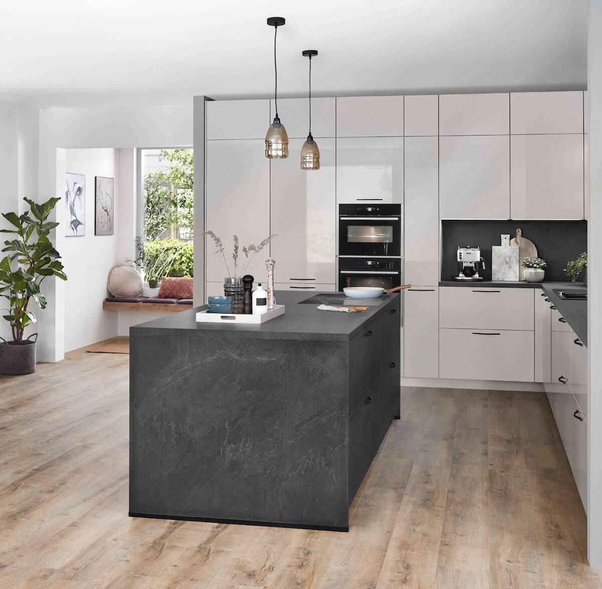 Nobilia-Design-Inselkueche-Novalux-mit-Insel