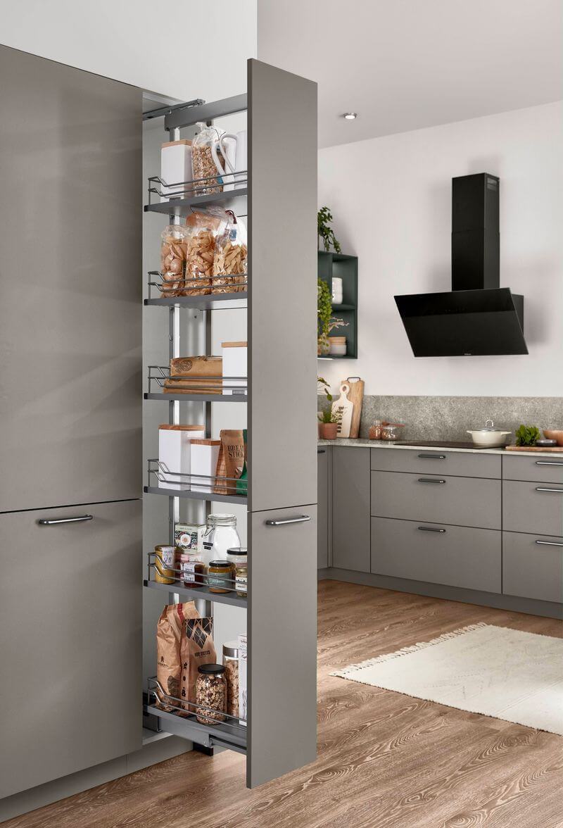 Nobilia-Moderne-U-Kueche-mit-Hochschrank-Apothekerschrank