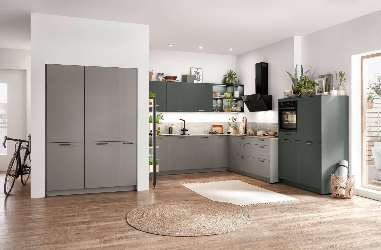 Nobilia-Moderne-U-Kueche-mit-Hochschrank-und-Regal