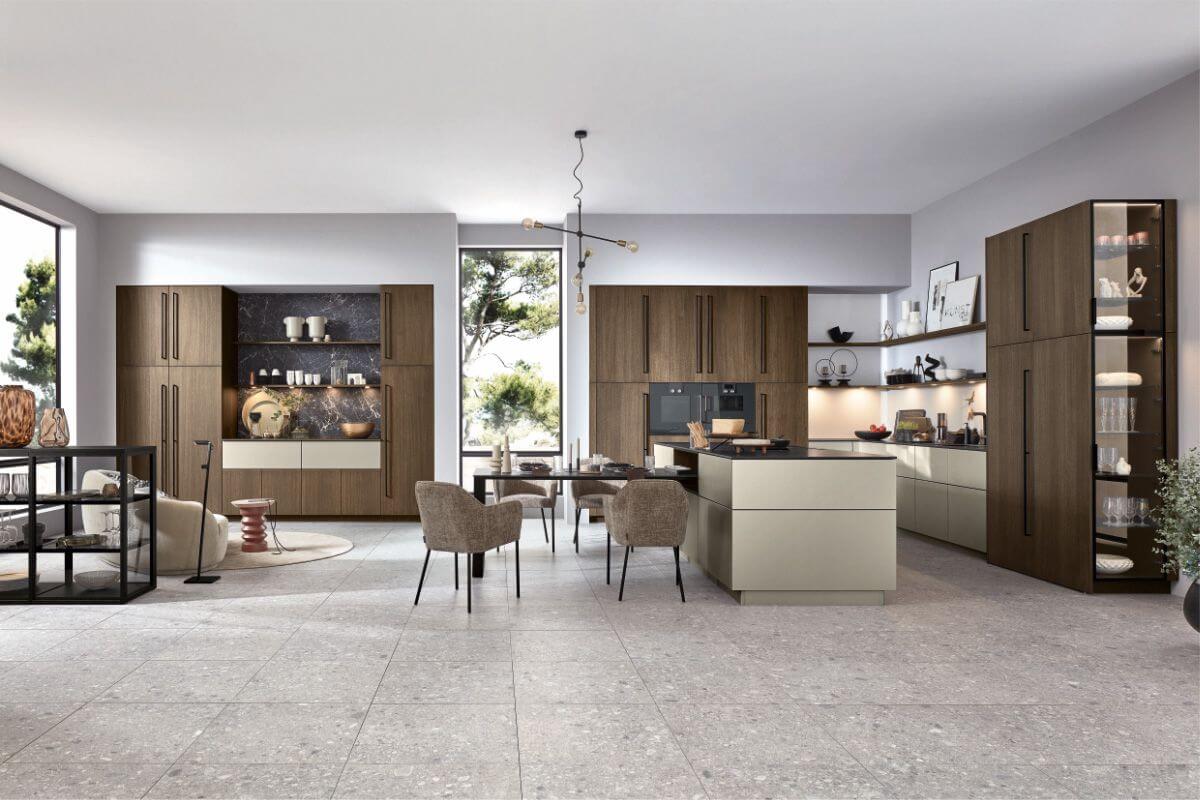 Ballerina-Design-Inselkueche-smartglas-Champagner-mit-Wohnwand