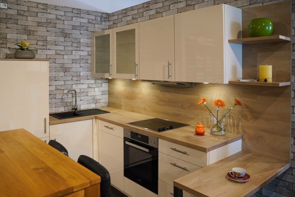 Kuechenplanung Kleine moderne L-Kueche mit Esstheke