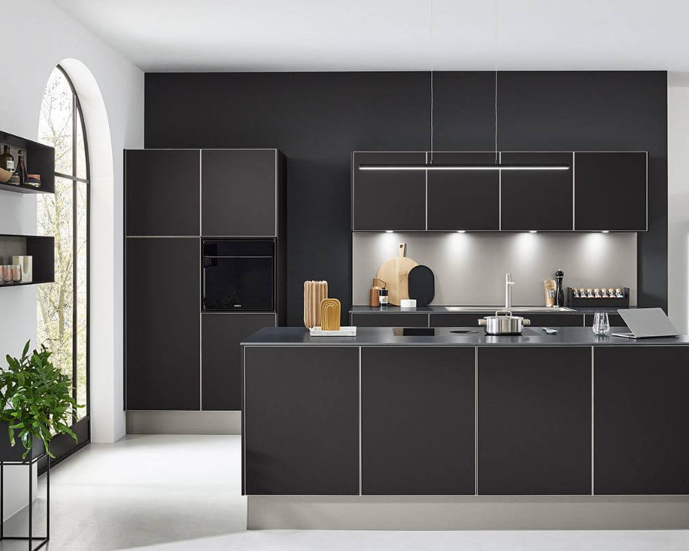 Ballerina Design Inselküche schwarz