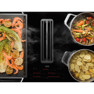 AEG 9000Sense Pro Induktionskochfeld mit Geschirr Induktionskochfelder von AEG