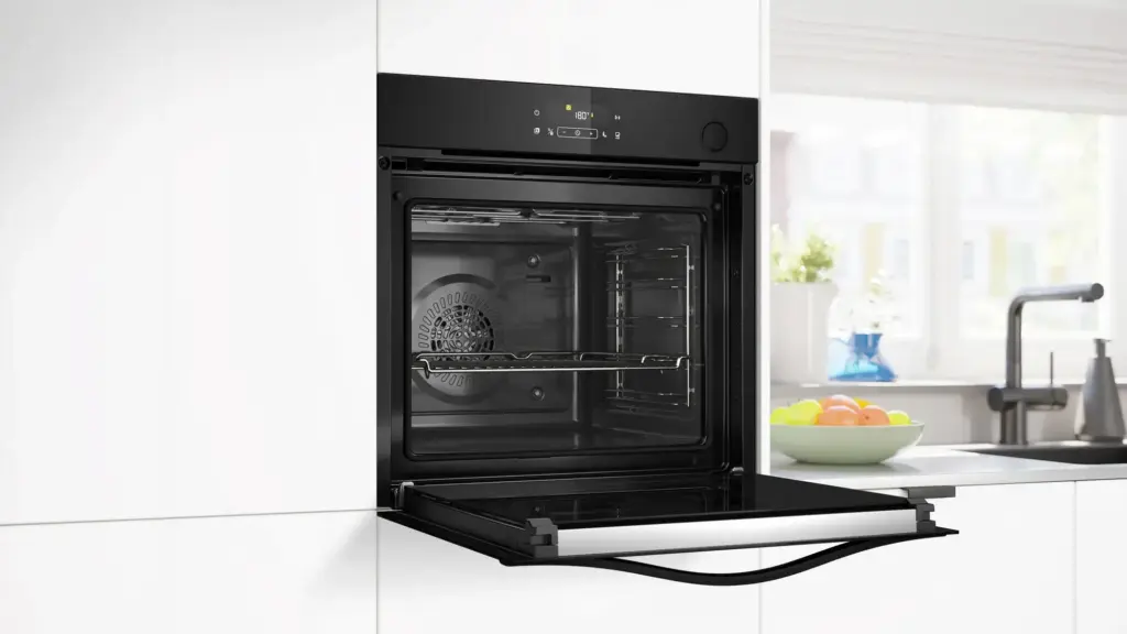 Constructa Einbau-Backofen mit Dampfunterstützung seitlich offen