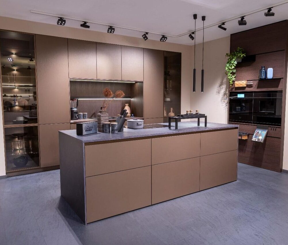 Ballerina-Design-Inselkueche-Antique-Brass Ballerina Designküche mit Insel Antique Brass