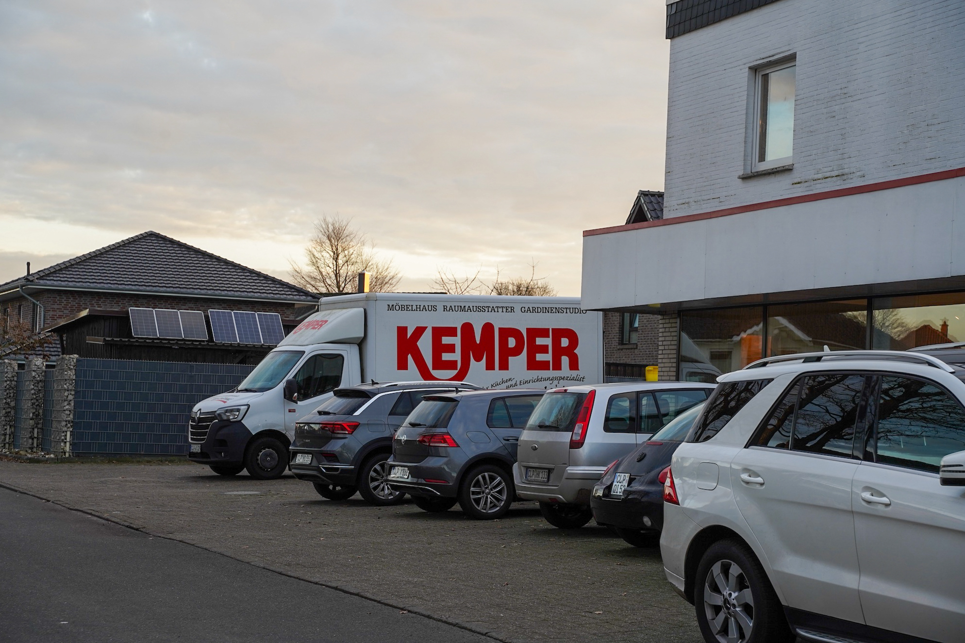 Kemper Studio außen abends Küchen Oldenburg