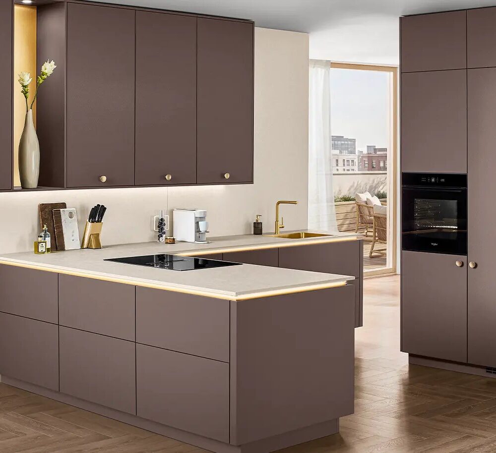 Nobilia Küche mit Halbinsel Moderner Stil Berry matt