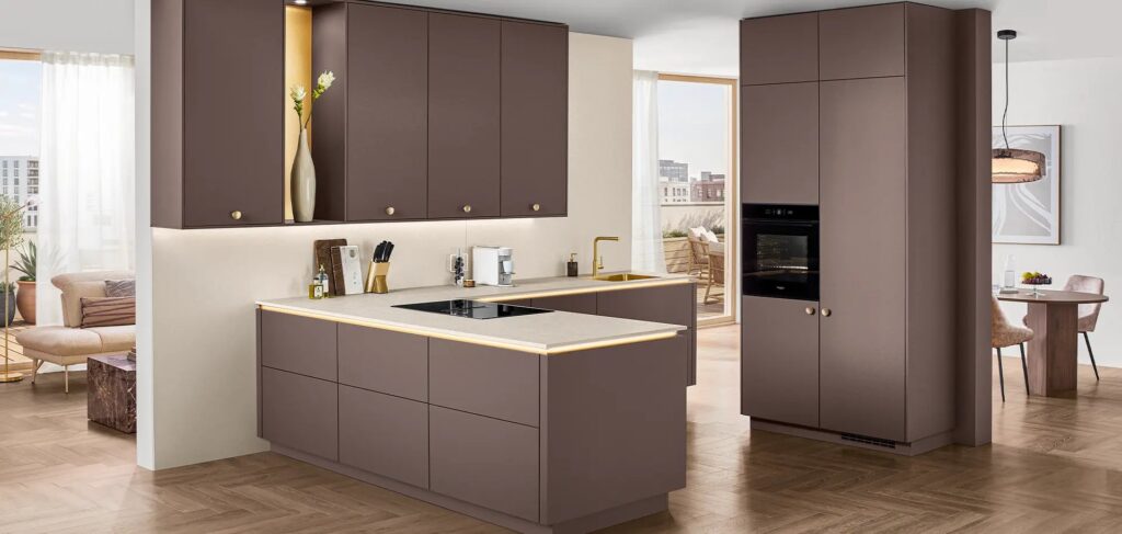 Nobilia Küche mit Halbinsel Moderner Stil Berry matt